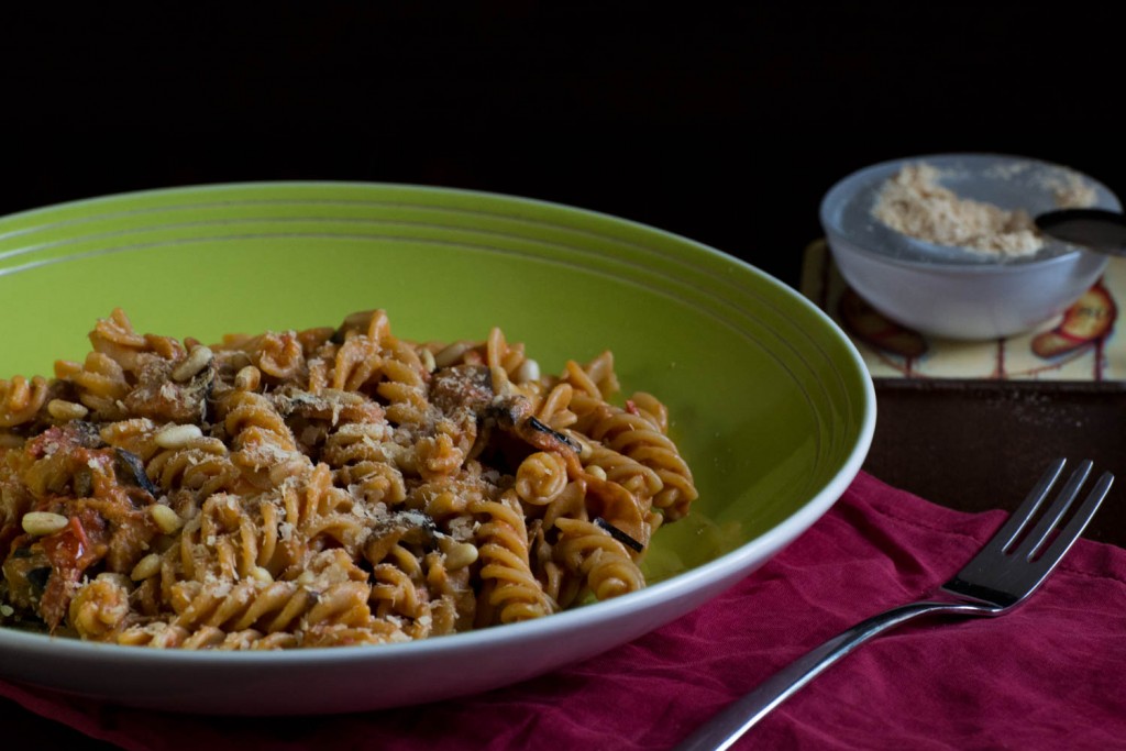 Fusilli cu sos de vinete