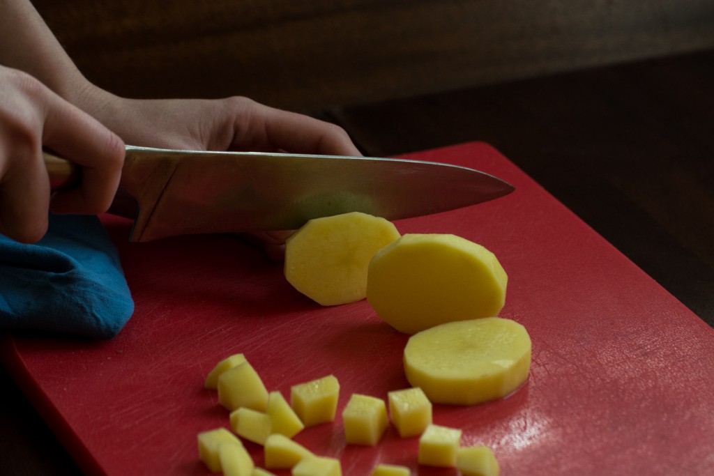 Cutting potatoes