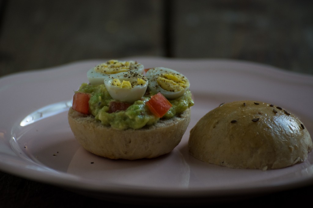 Dinner roll, guacamole & quail egg