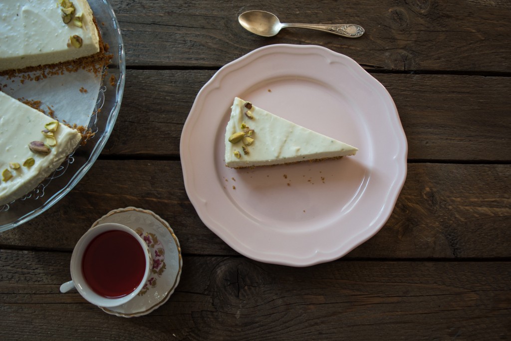 Lime cheesecake and tea