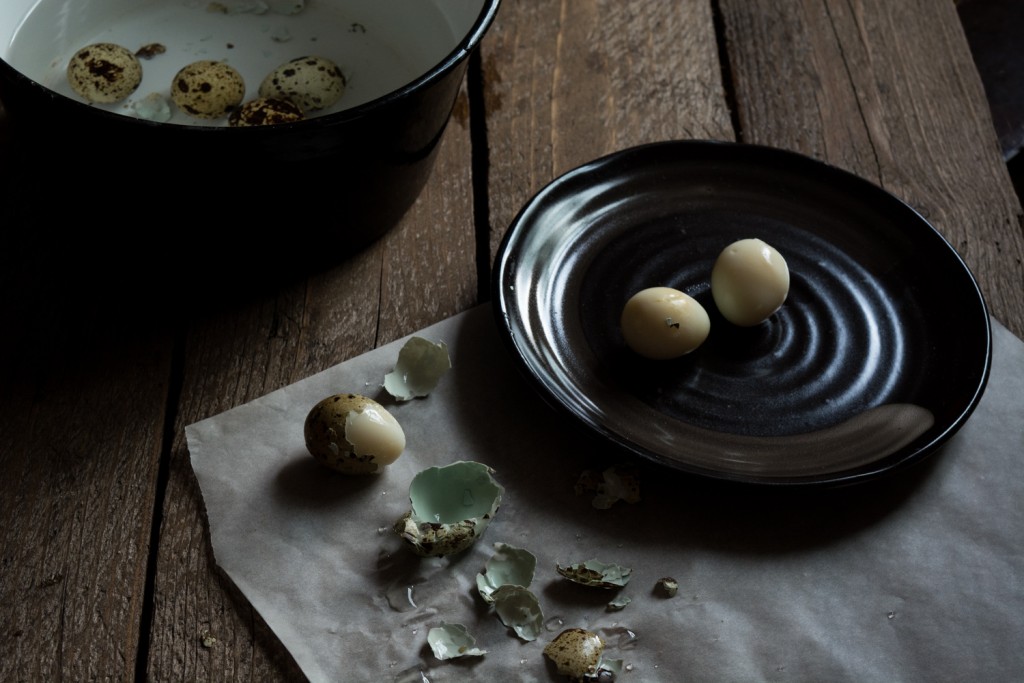 Quail eggs - peeling