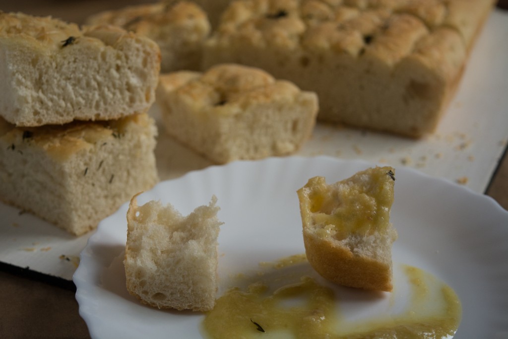 Focaccia and garlic sauce